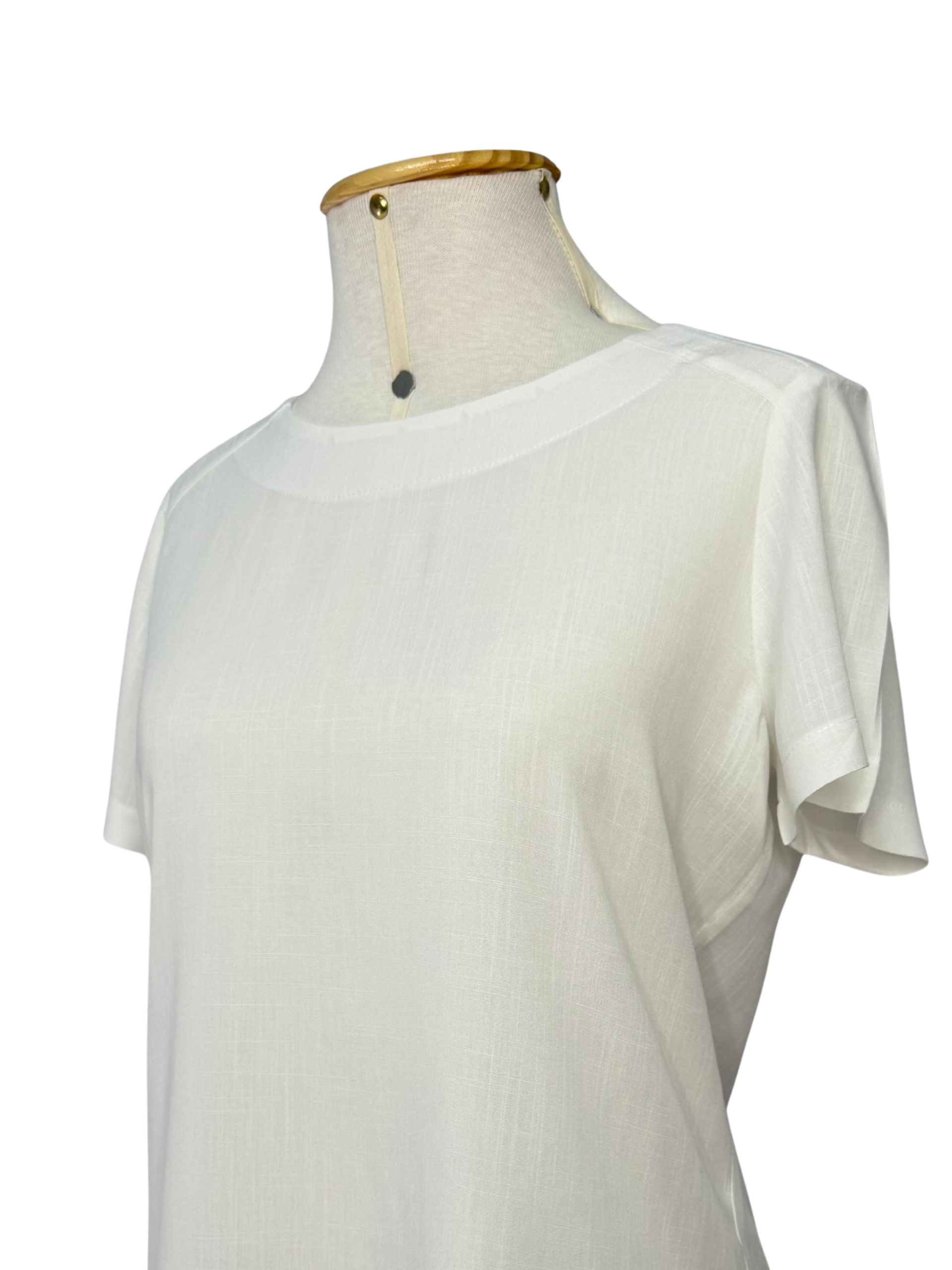 BLUSA COM DETALHE NO OMBRO - OFF 1 BLUSA COM DETALHE NO OMBRO - OFF