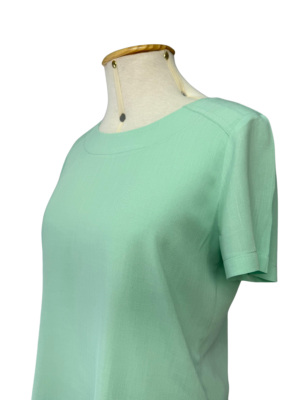 BLUSA COM DETALHE NO OMBRO - VERDE CLARO