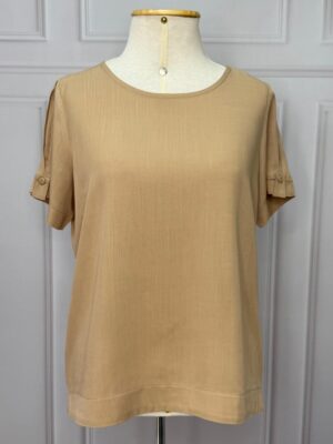 BLUSA COM BOTÃO NA MANGA - BEGE