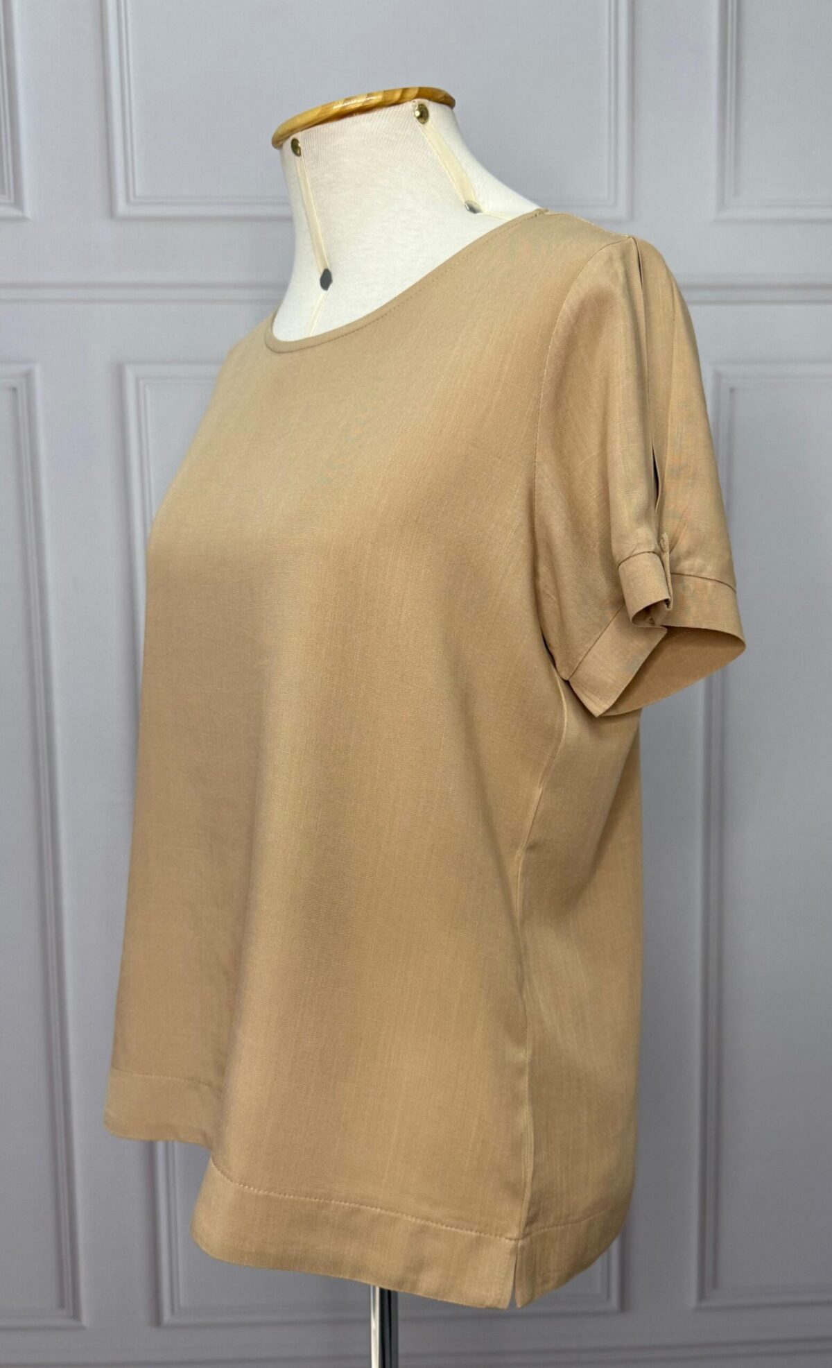 BLUSA COM BOTÃO NA MANGA - BEGE - Imagem 2