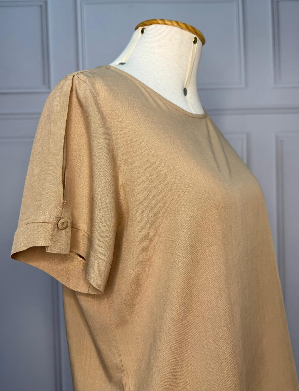 BLUSA COM BOTÃO NA MANGA - BEGE - Imagem 3