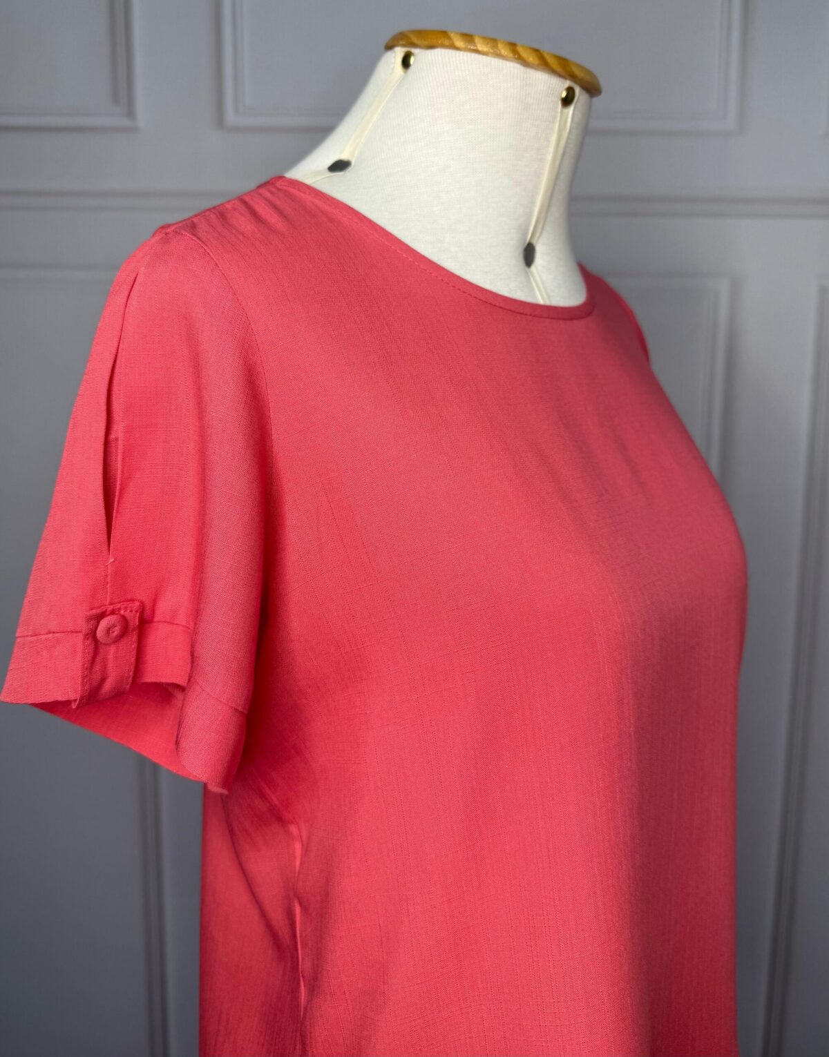 BLUSA COM BOTÃO NA MANGA - CORAL - Imagem 3