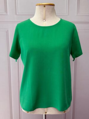 BLUSA COM DETALHE NA MANGA - VERDE