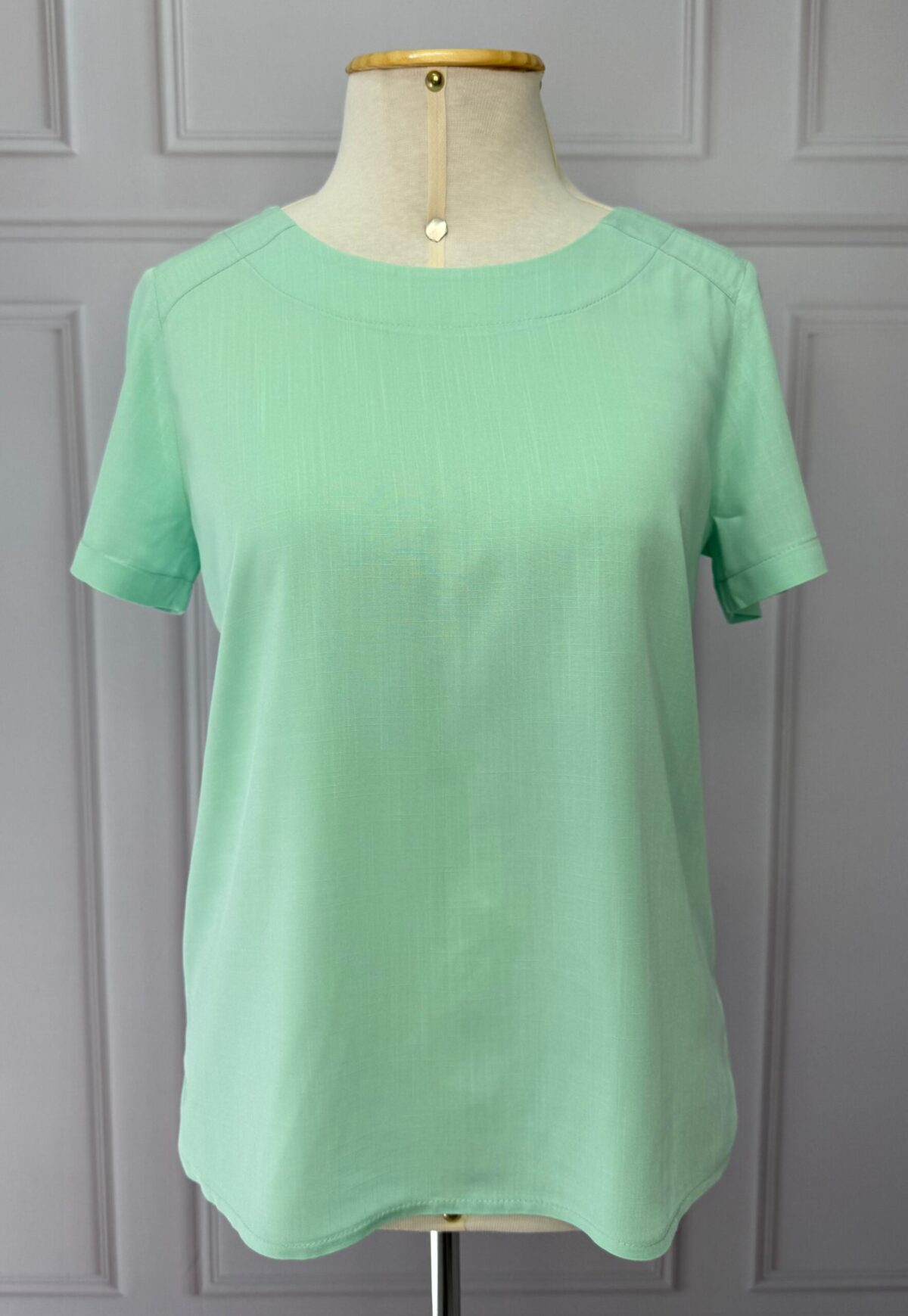 BLUSA COM DETALHE NO OMBRO - AZUL CLARO