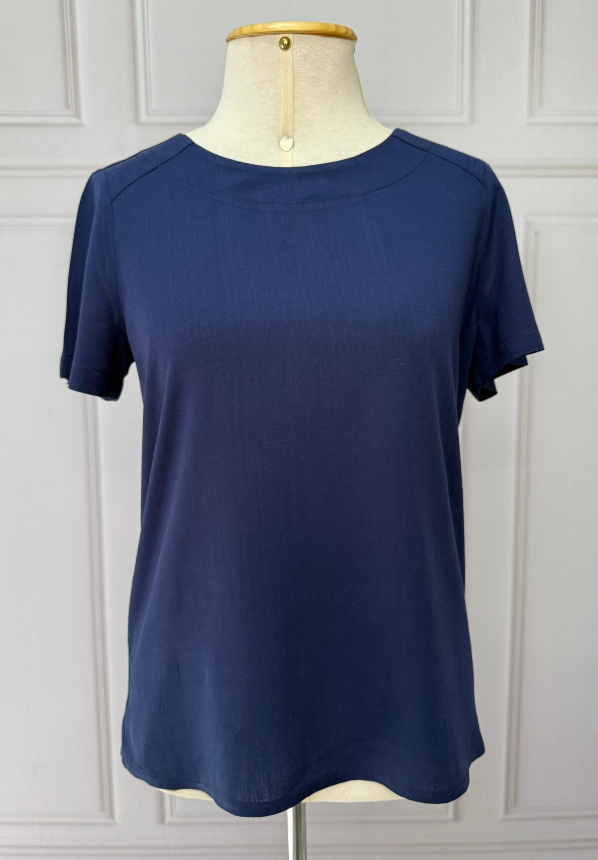 BLUSA COM DETALHE NO OMBRO - AZUL ESCURO