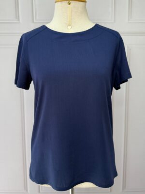 BLUSA COM DETALHE NO OMBRO - AZUL ESCURO