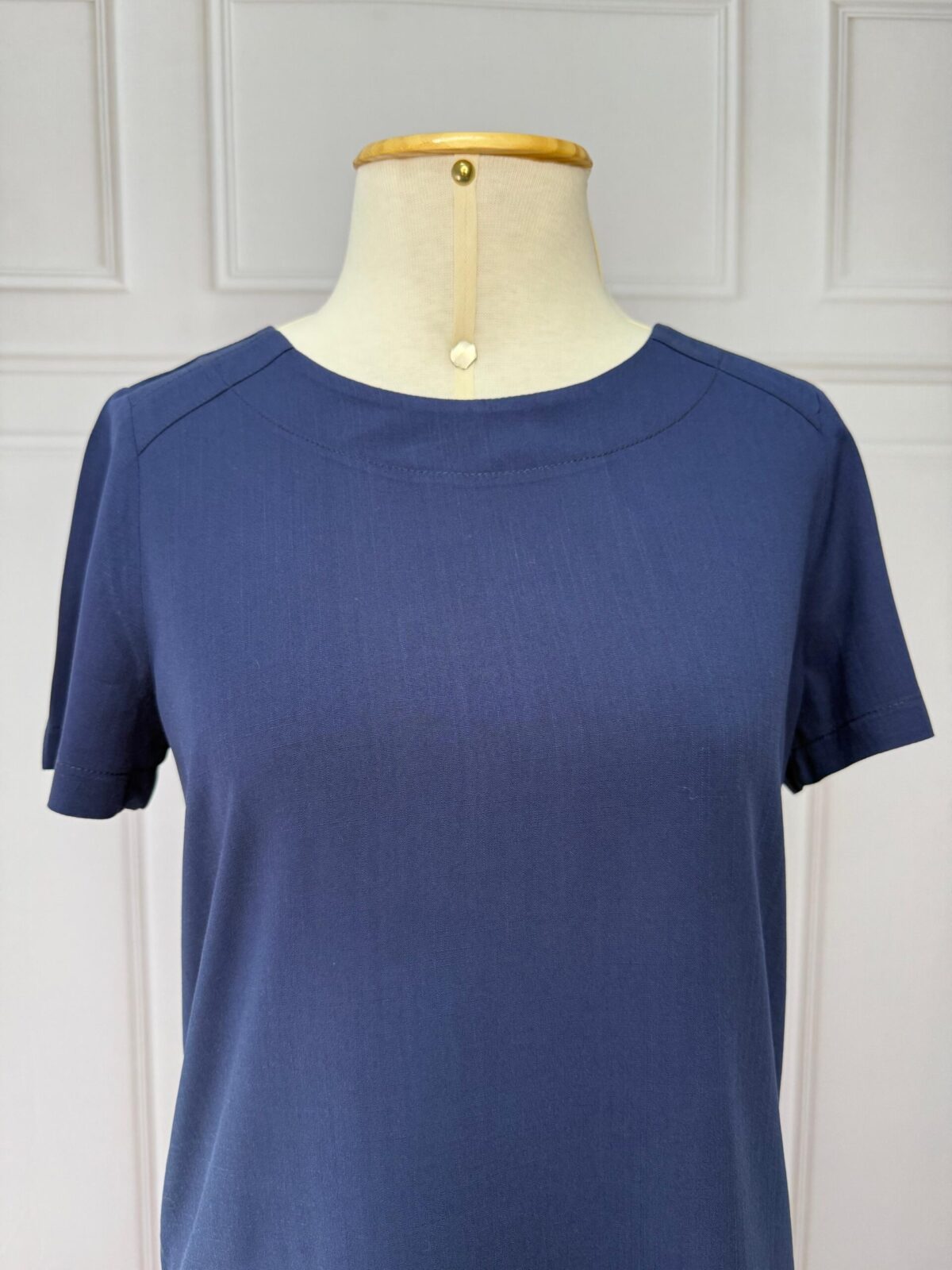 BLUSA COM DETALHE NO OMBRO - AZUL ESCURO - Imagem 2