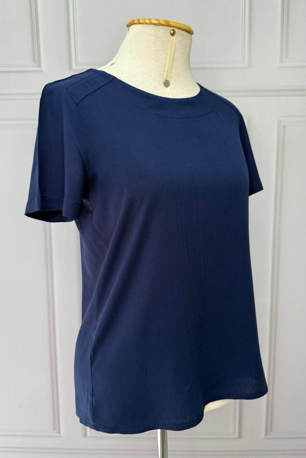 BLUSA COM DETALHE NO OMBRO - AZUL ESCURO - Imagem 4