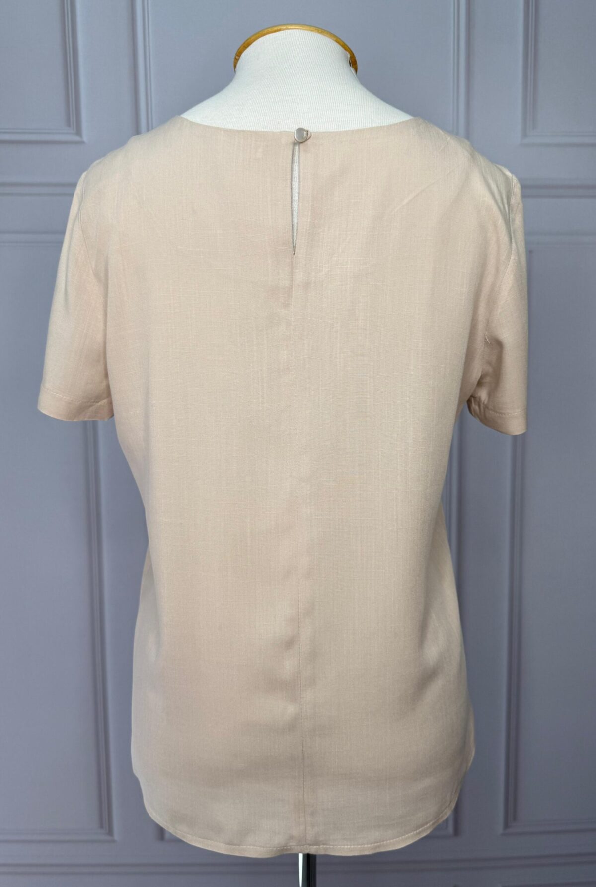 BLUSA COM DETALHE NO OMBRO - BEGE - Imagem 5