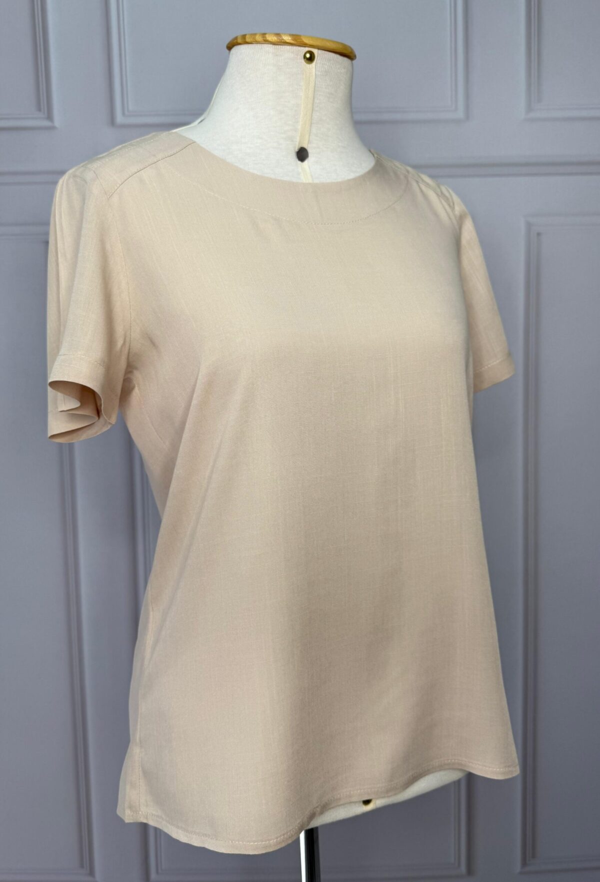 BLUSA COM DETALHE NO OMBRO - BEGE - Imagem 2