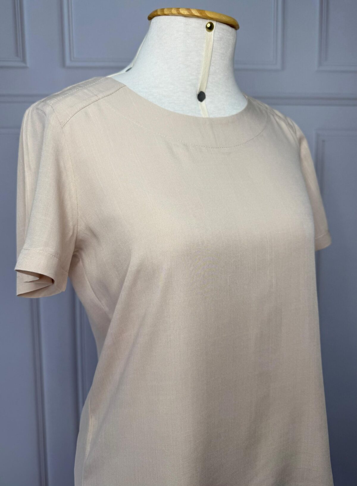 BLUSA COM DETALHE NO OMBRO - BEGE - Imagem 4