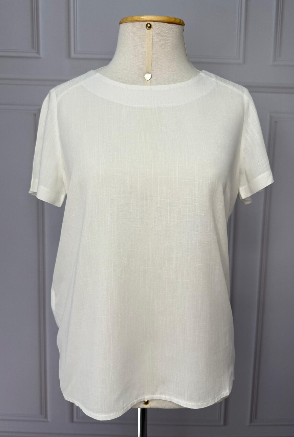 BLUSA COM DETALHE NO OMBRO - OFF