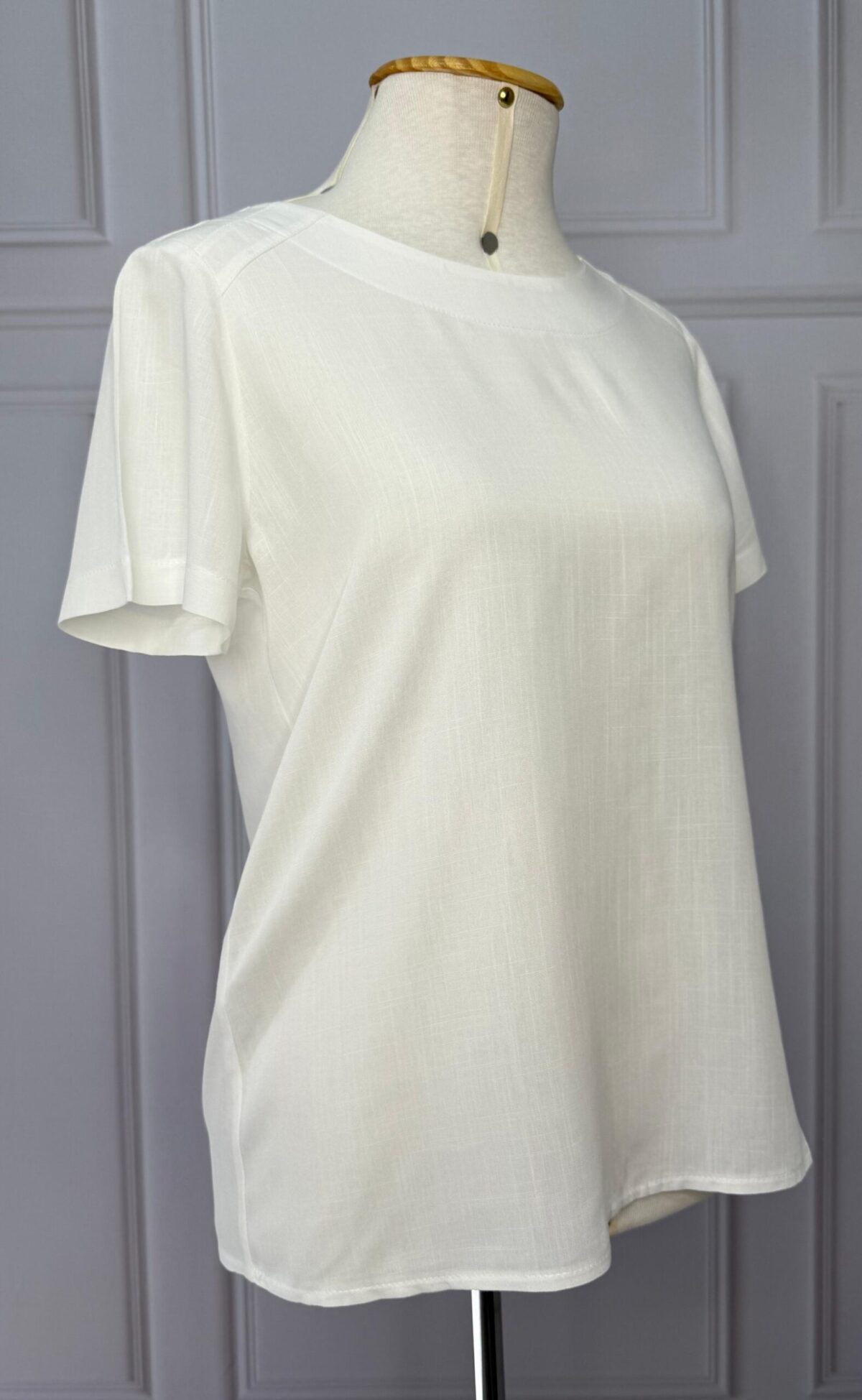 BLUSA COM DETALHE NO OMBRO - OFF - Imagem 3