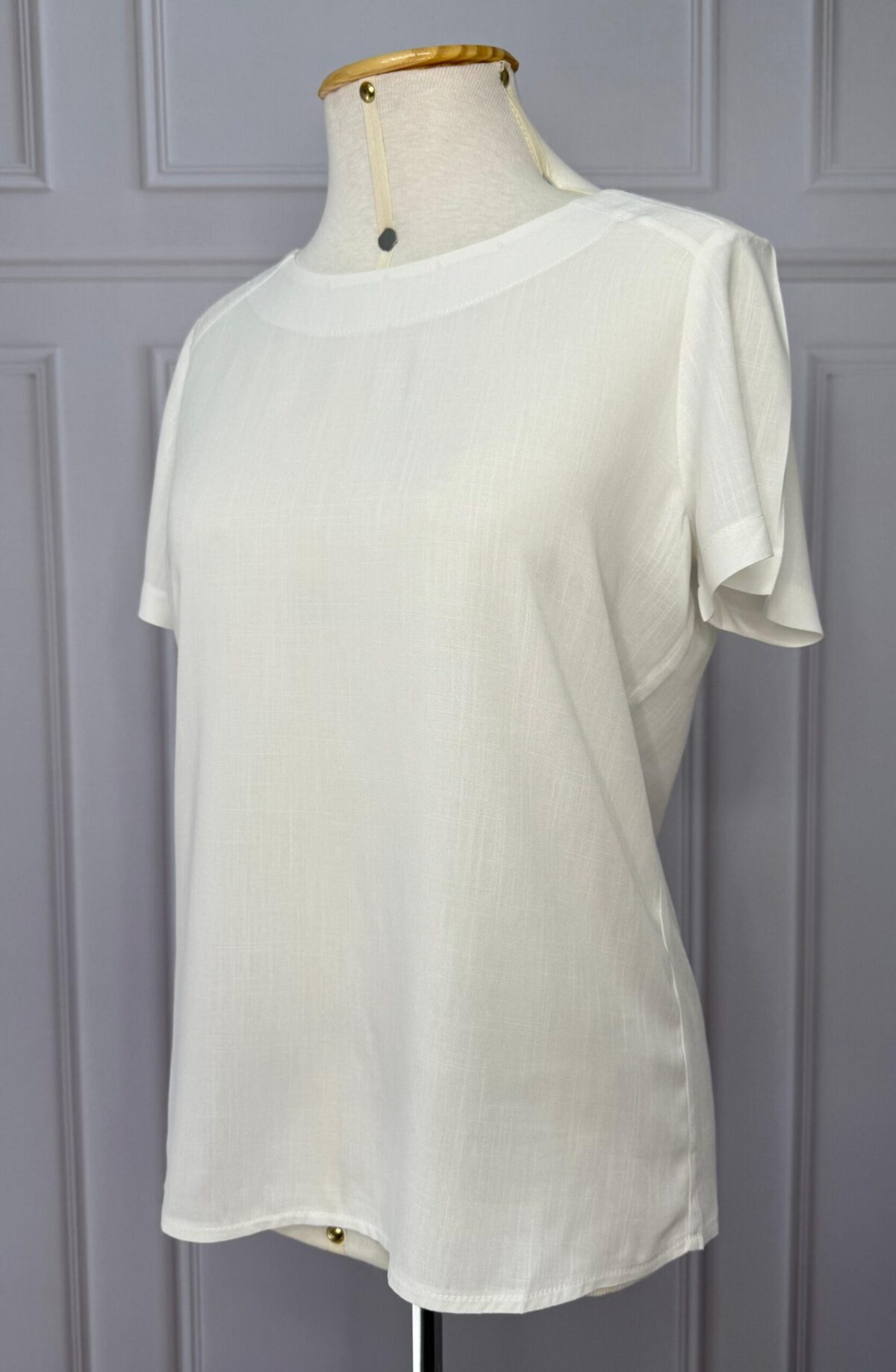 BLUSA COM DETALHE NO OMBRO - OFF - Imagem 4