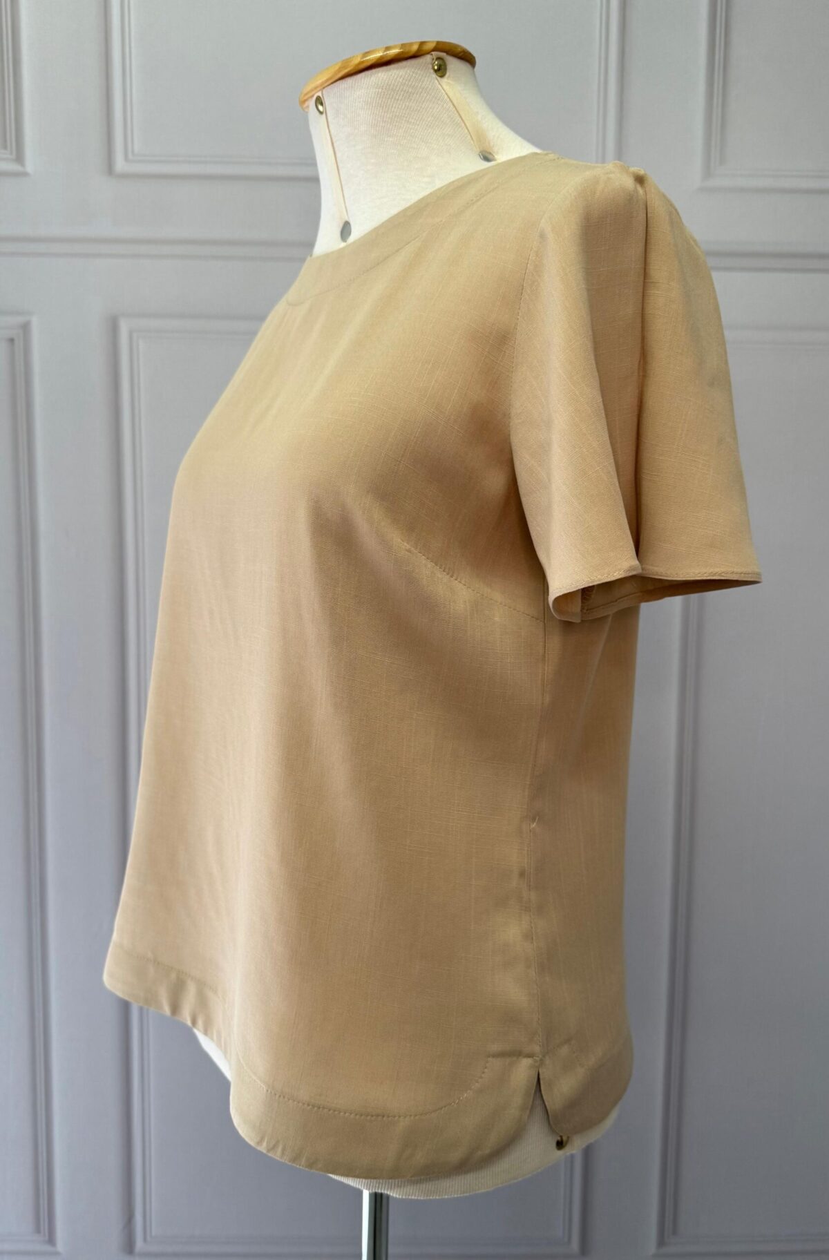 BLUSA EVASE COM RECORTE - BEGE - Imagem 3