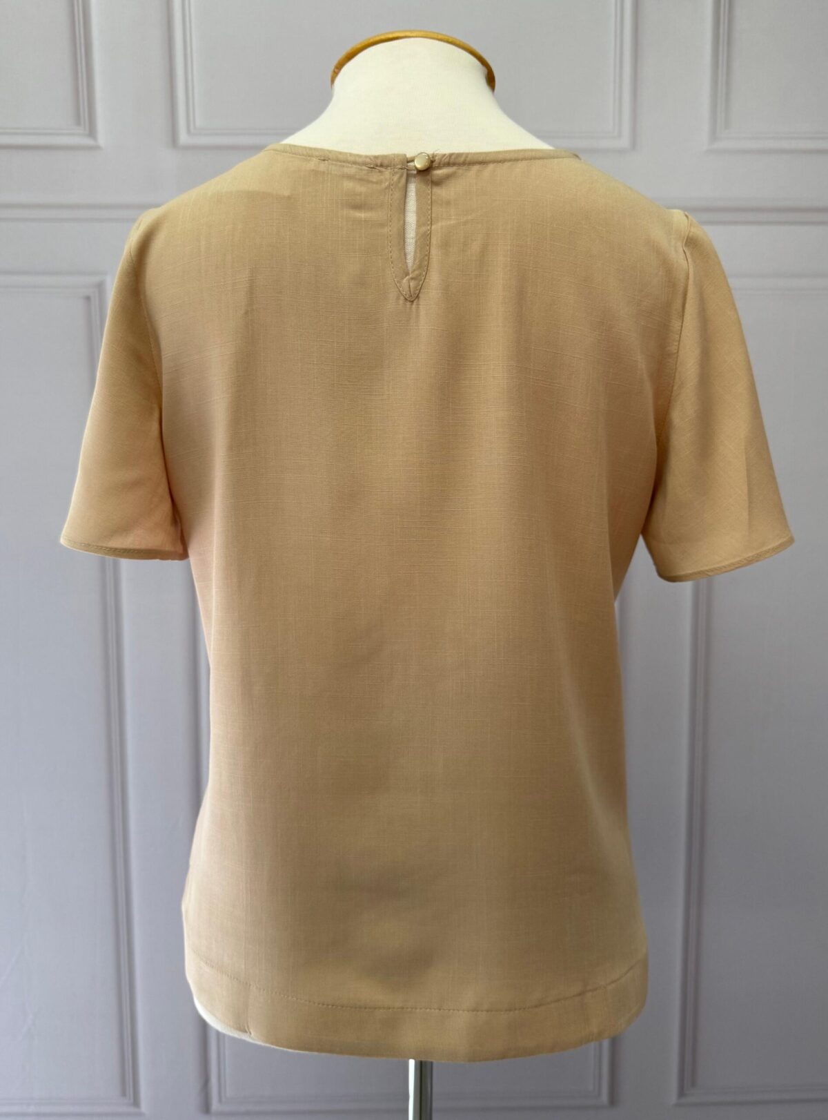 BLUSA EVASE COM RECORTE - BEGE - Imagem 5