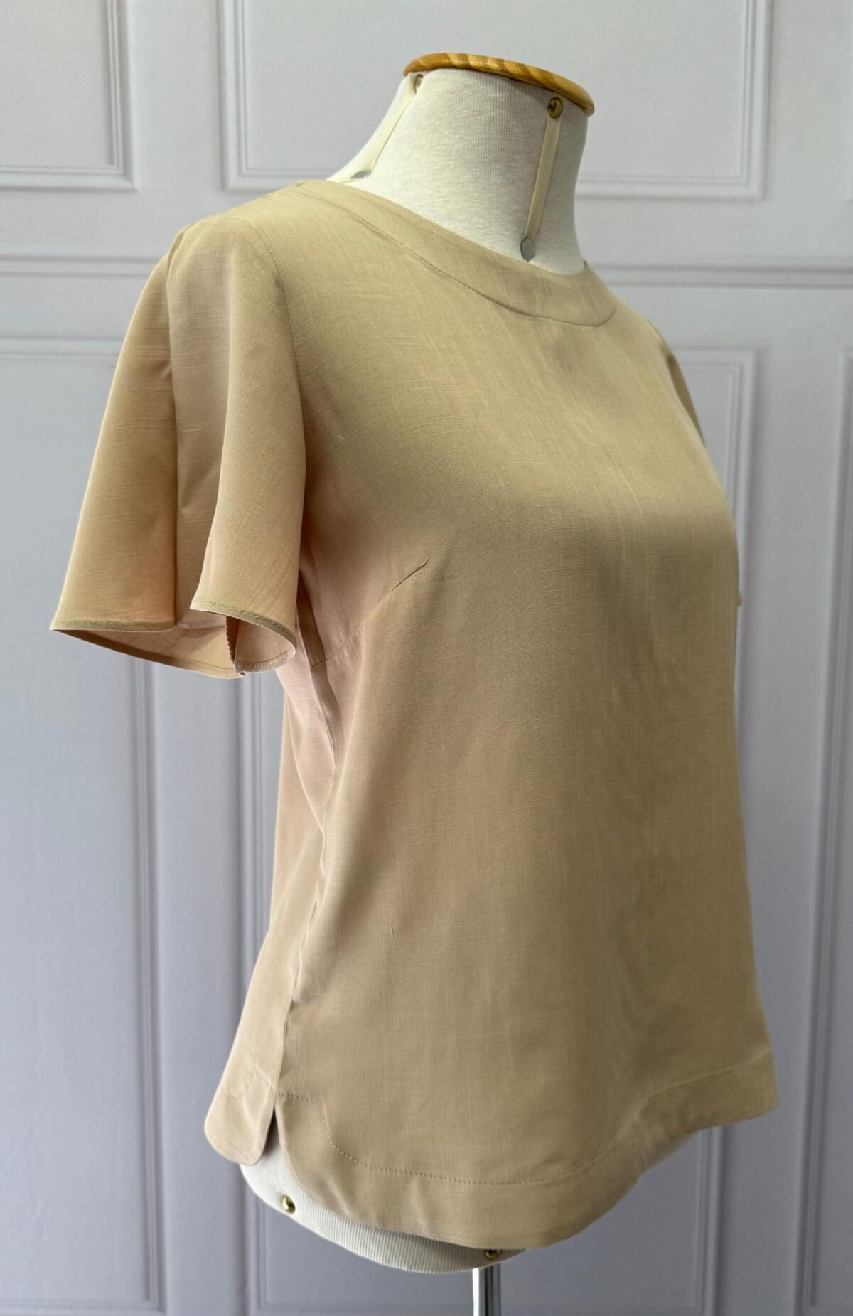 BLUSA EVASE COM RECORTE - BEGE - Imagem 4