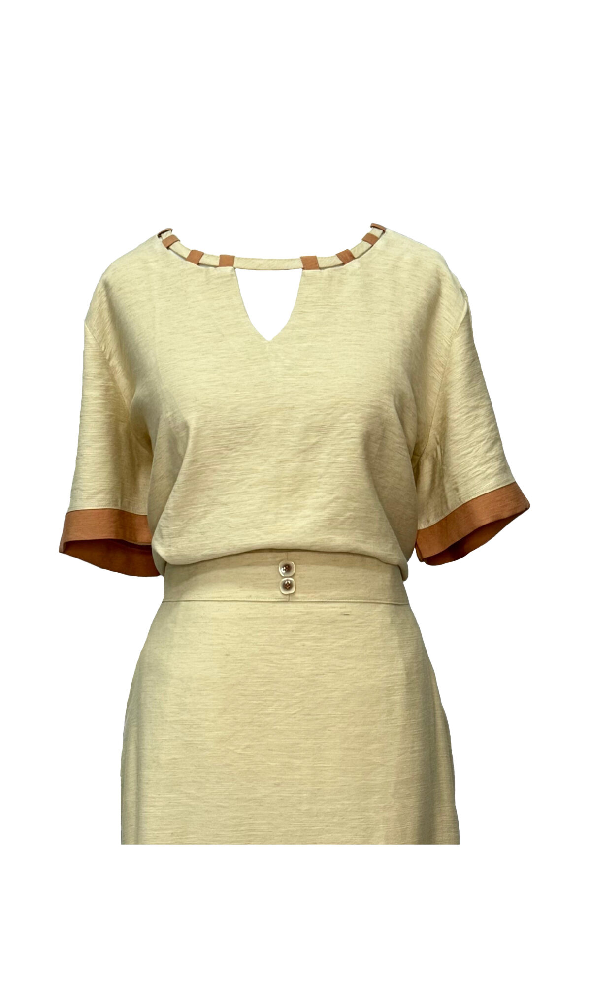 CONJUNTO COM SAIA ALFAIATARIA LINHO CAMEL/AREIA - Imagem 4