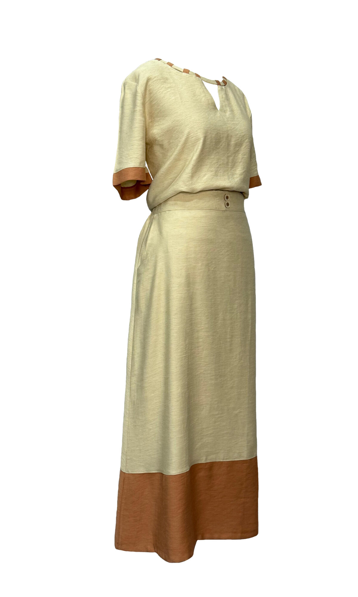 CONJUNTO COM SAIA ALFAIATARIA LINHO CAMEL/AREIA - Imagem 2
